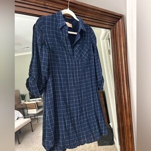 Blue pattern dress, quarter button up, good condition, size small